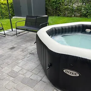 Haushälfte Mit Garten, Kamin, Grill&whirlpool Nähe Ber Berlin